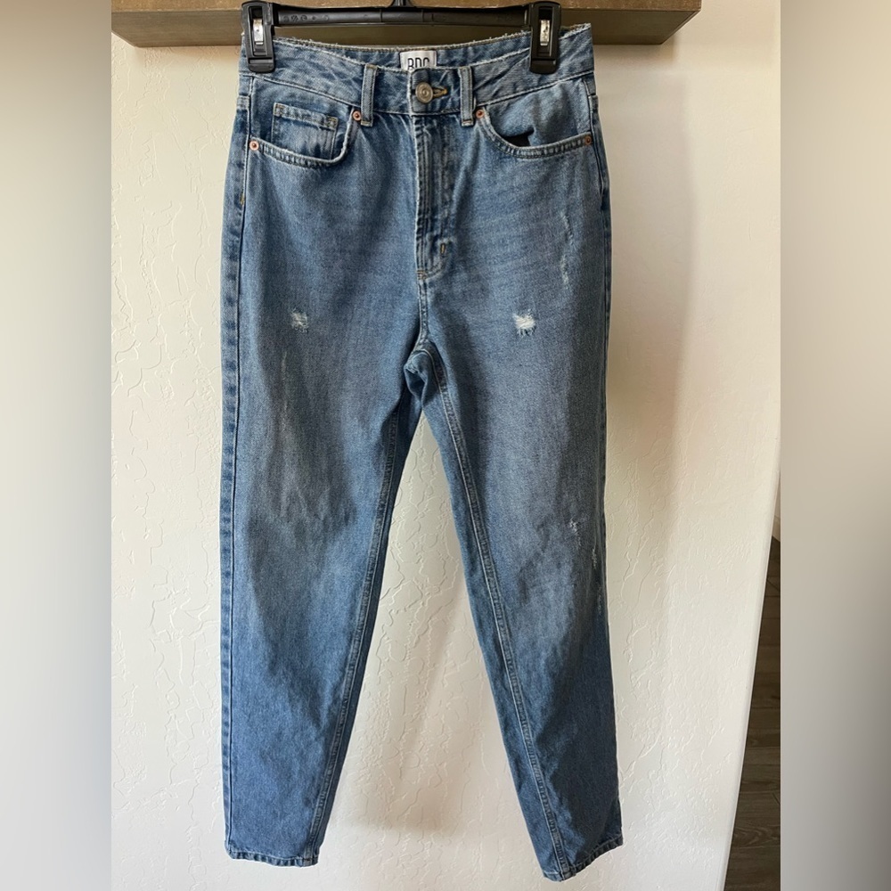 BDG Urban Outfitters| Mom Jeans, Lightly Distressed—Size 25•••